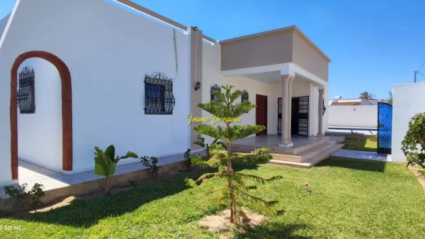 Villa di Lusso con Piscina Illuminata a Djerba Midoun