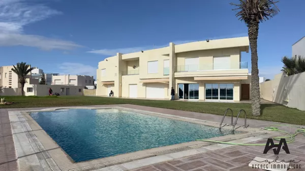 Villa di Lusso Fronte Mare con Piscina a Jinen Béni Khiar, Nabeul