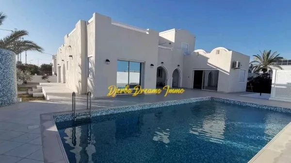 Villa di Lusso con Piscina Spaziosa e Vista Stupenda vicino alla Spiaggia di Djerba
