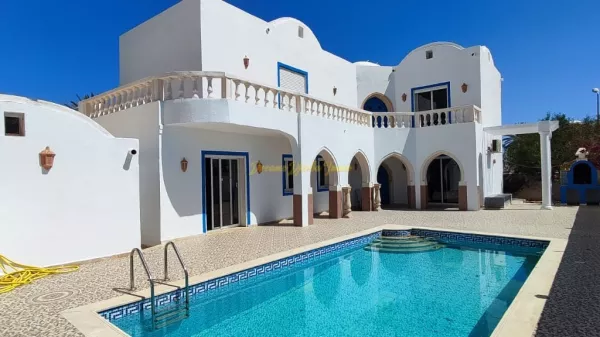 Villa di Lusso con Piscina vicino al Mare a Djerba