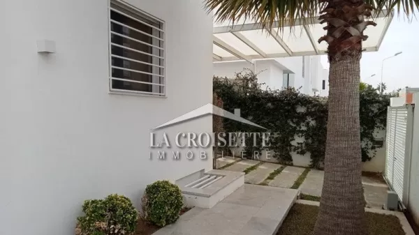 Villa di Lusso con Piscina a La Soukra