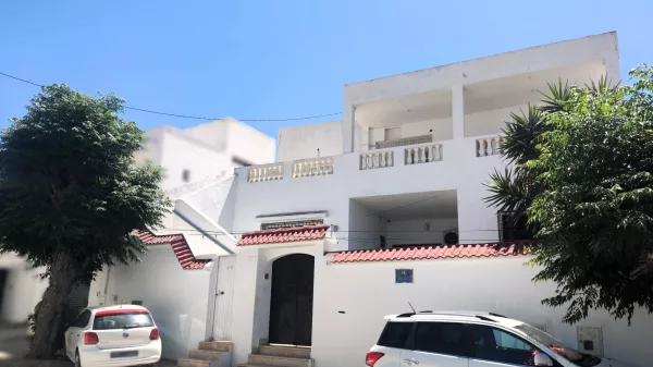 Spazioso Appartamento Villa S+5 con Terrazza a Mégrine Coteaux