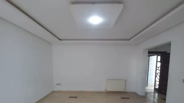 Villa a Due Piani in un Quartiere Residenziale a Cité Fol, Ben Arous