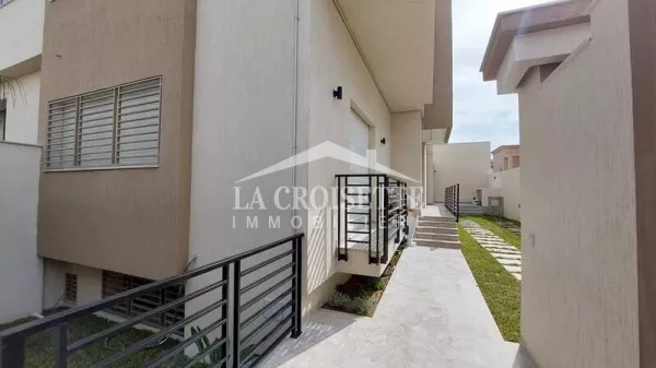 Lussuoso Duplex S+3 con Giardino a La Soukra MDL0631