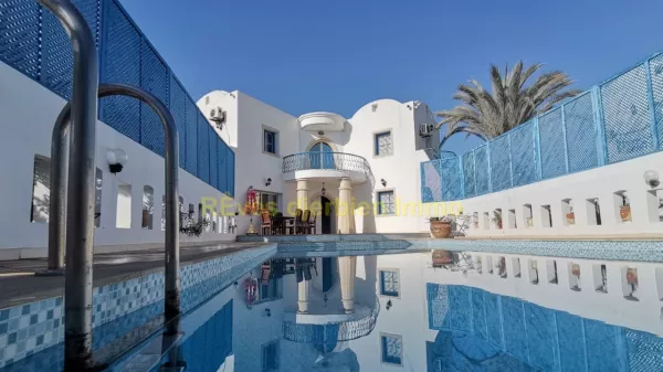 Villa da Sogno con Piscina Vicino al Mare