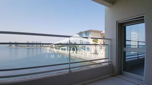 Appartamento di Lusso con Vista Lago in Affitto a Berges du Lac
