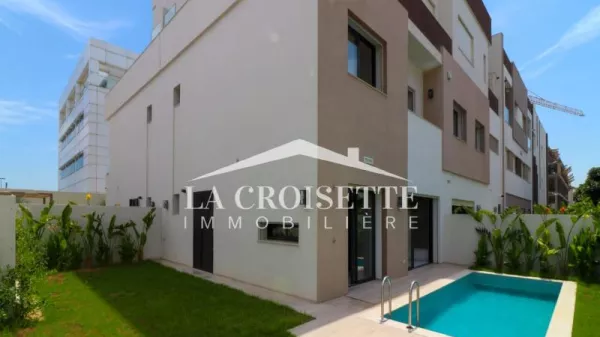 Lusso Duplex con Giardino e Piscina MDV0176