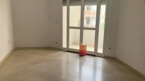 Appartamento Spazioso di 3 Camere da Letto in Vendita ad Ain Zaghouan