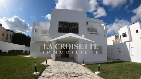 Villa di Lusso in Affitto a La Soukra