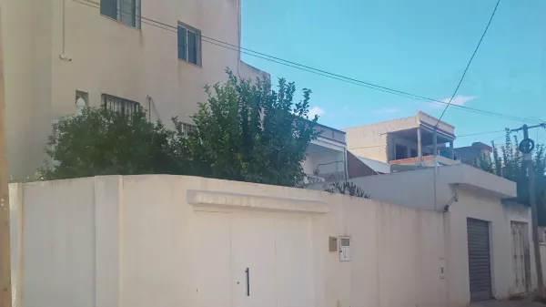 Edificio Eccezionale a Tre Livelli a Tunisi