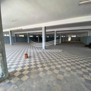 LOCAL A USAGE INDUSTRIEL OU COMMERCIAL SUR ROUTE PRINCIPALE