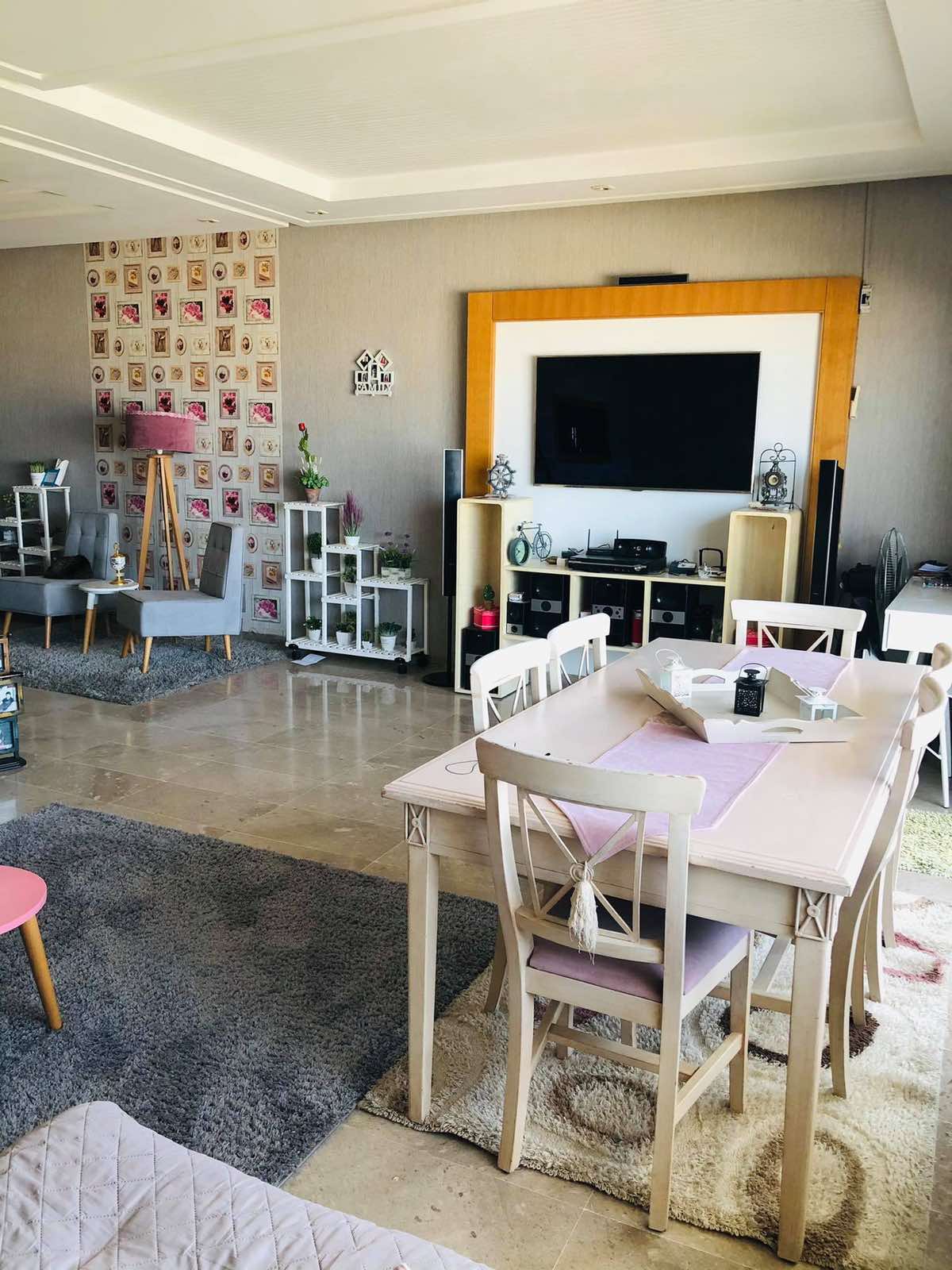 Luxueux appartement S+3 à Khezama Est