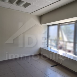 Bureau de 762.4 m² au Lac 2