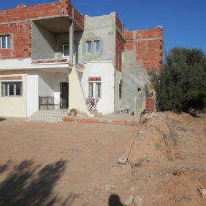 Villa avec étage inachevée à Djerba