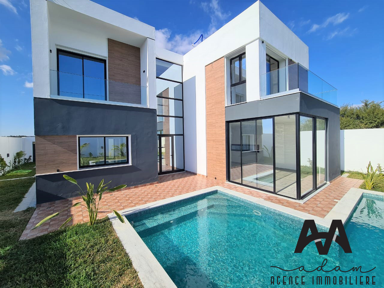 Magnifique villa S+4 avec jardin et piscine à Hammamet