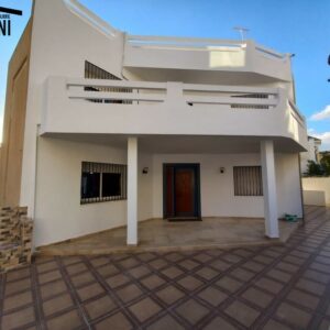 Villa de 3 Niveaux à el Manar 1