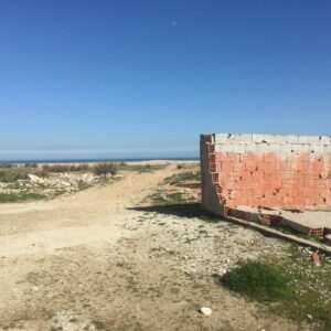 Terrain de 594 m² Constructible Au bord de la mer et pieds dans l’eau à Raoued Plage au Cité des juges