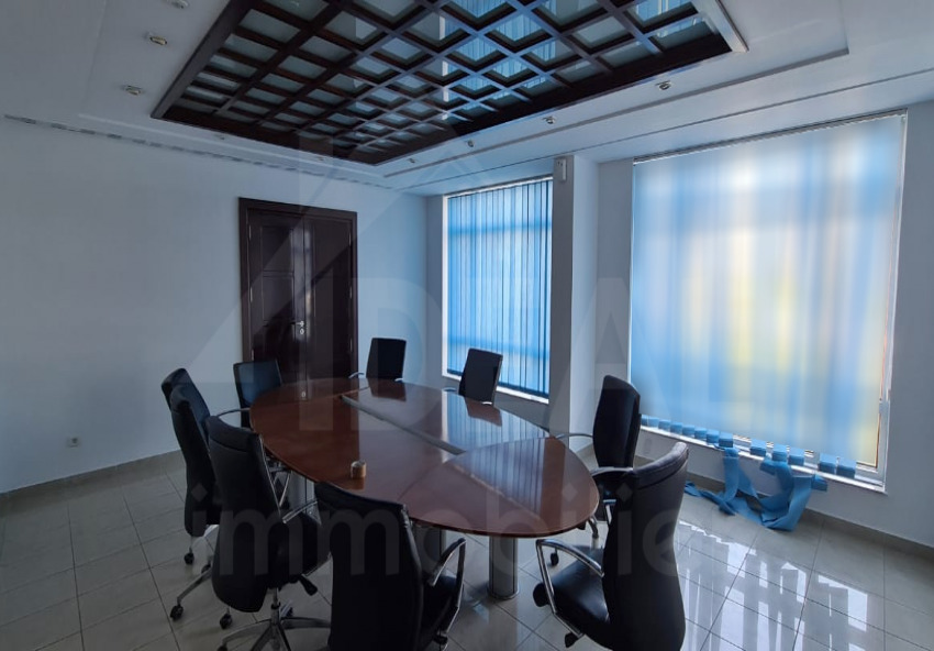 Bureau de 520 m² au Lac 1