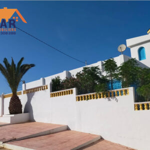 Villa de 3 étages avec garage commercial à Ezzahra route haouaria