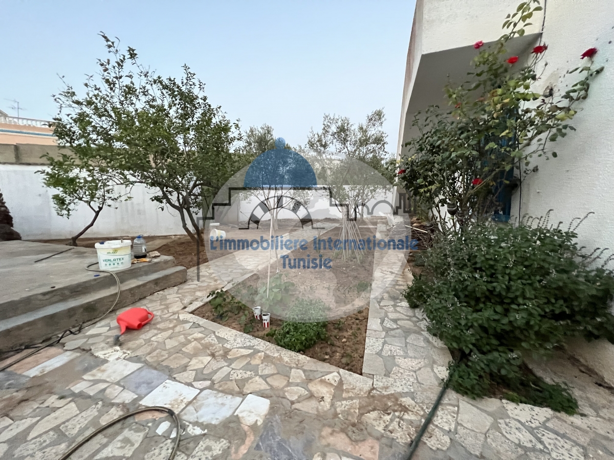 Villa à Akouda à coté salle des fêtes Sghaier