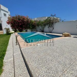 Villa S+3 avec piscine à La Soukra