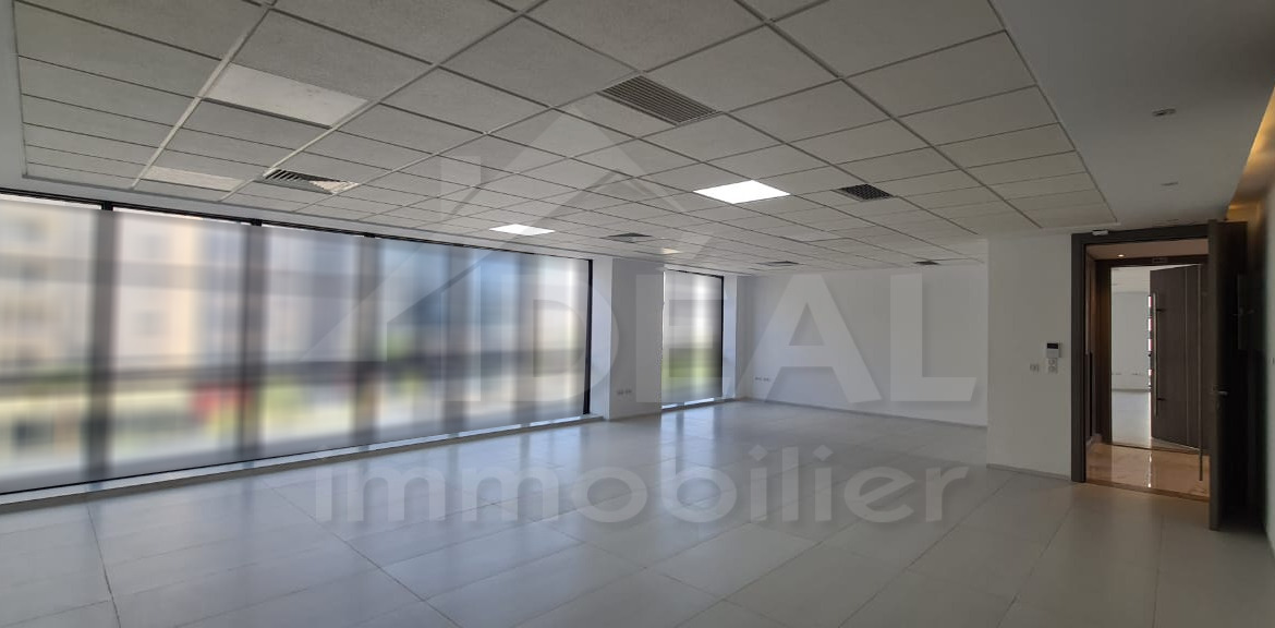 Bureau de 290M² aux Berges du Lac2
