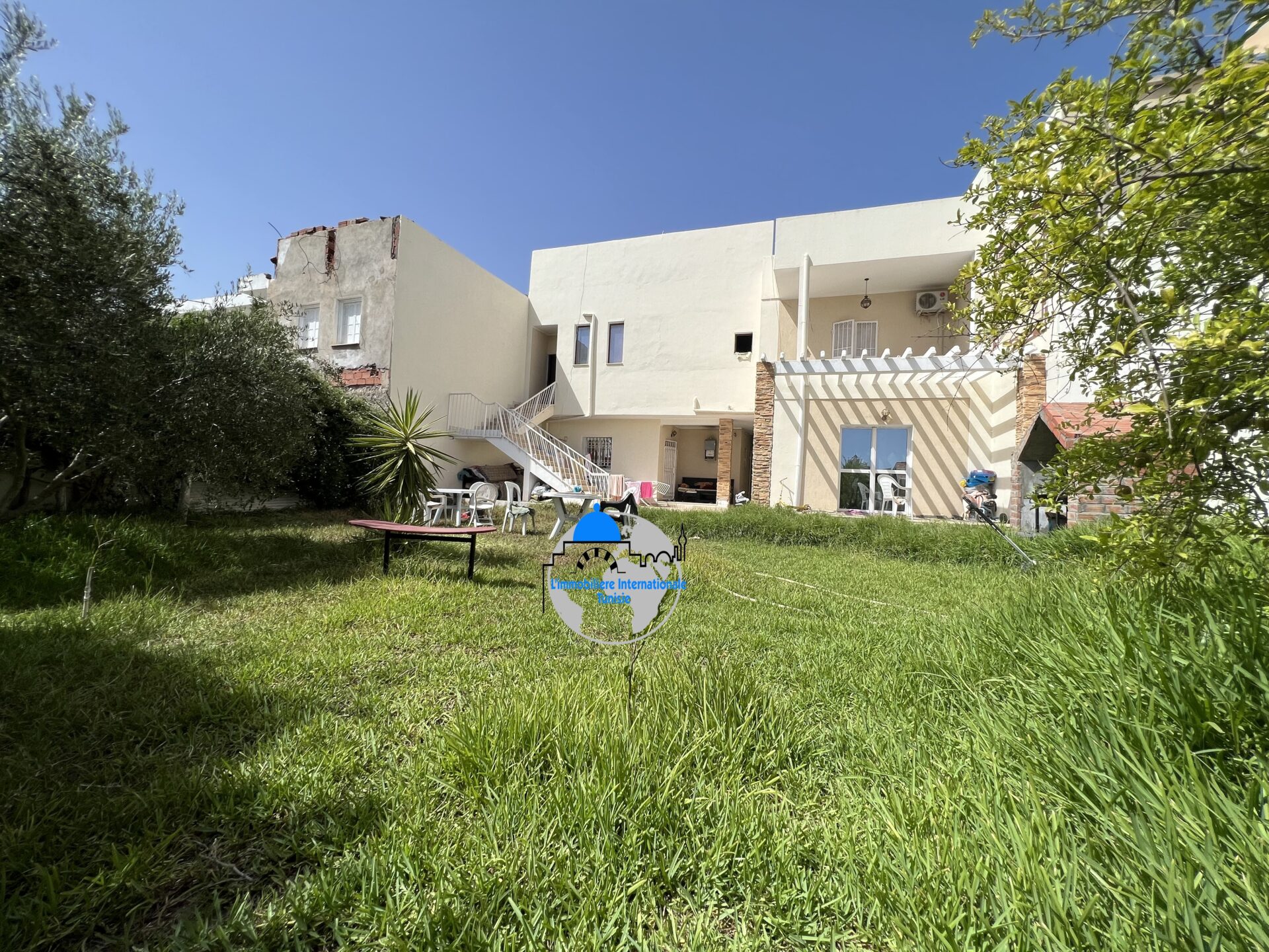 Villa R+1, Haut Standing située à chott Mariem