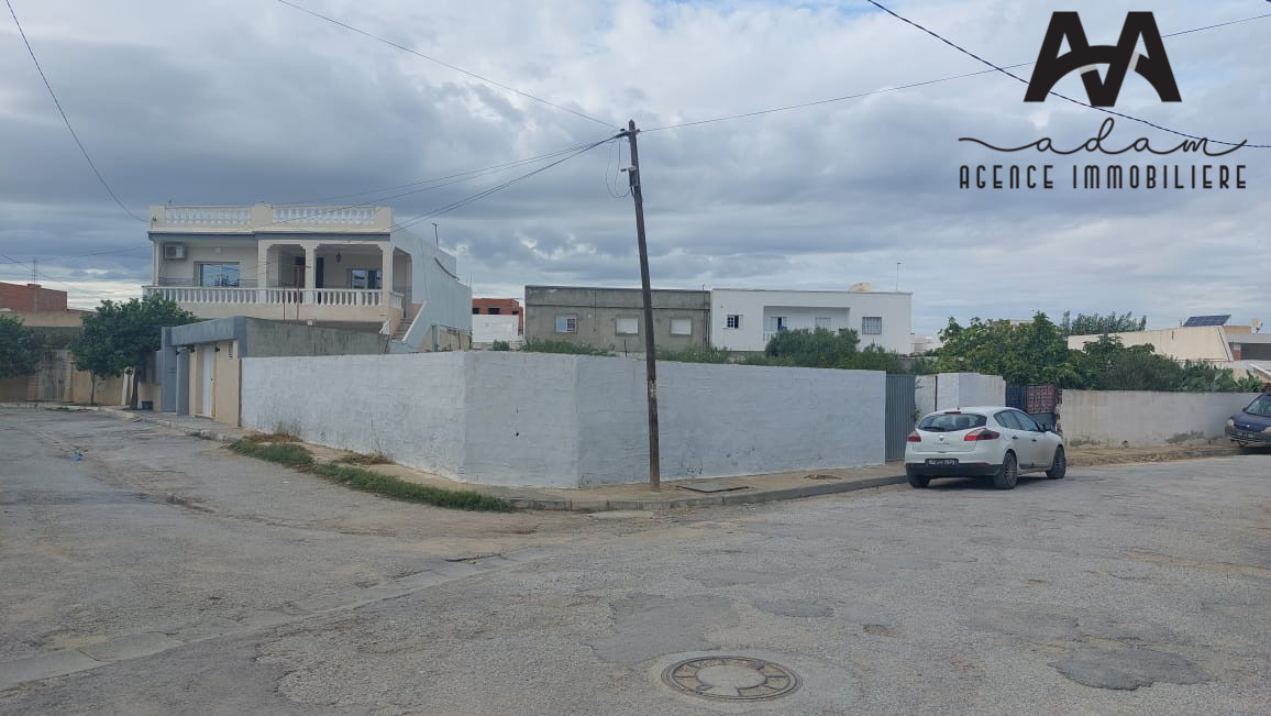 Terrain qui fait le coin de 680m² à El Maamoura ville, Nabeul