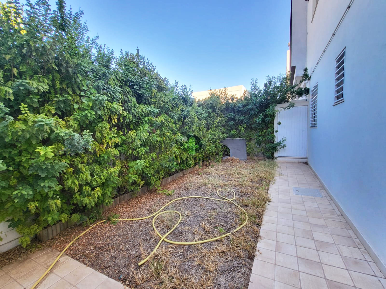 Villa de 330m² sur un terrain de 208m² à Cité el Wafa