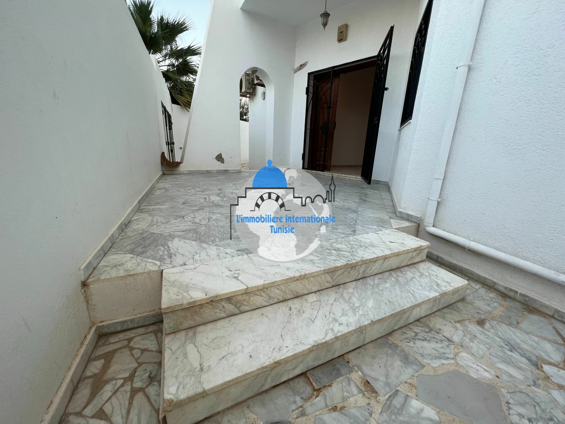 Agréable RDC de villa s+4 à hammam Sousse zone 114
