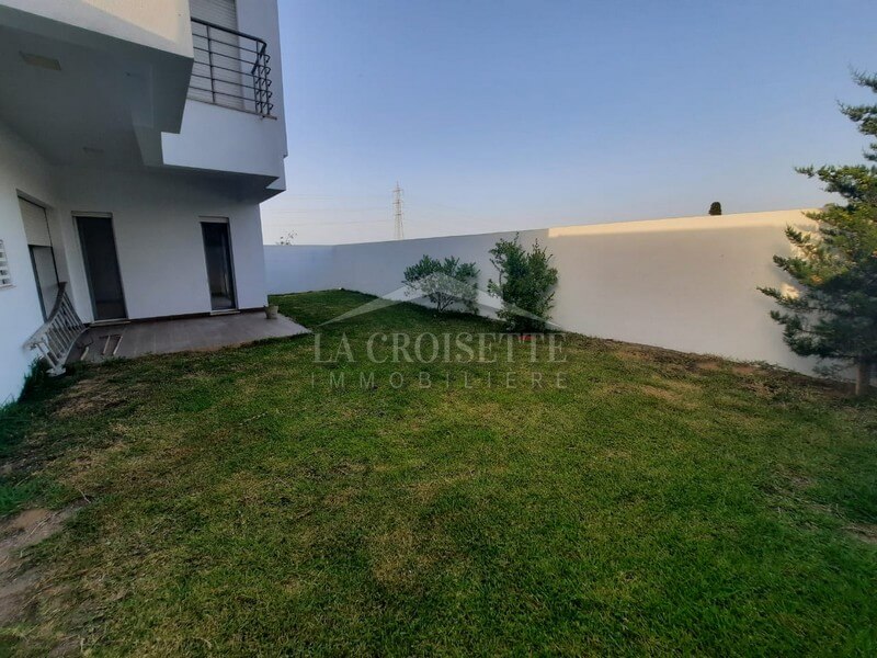 Villa S+4 à La Soukra
