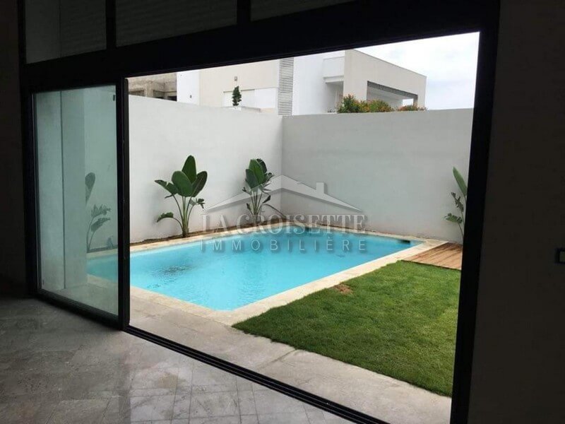 Villa S+5 avec Piscine à Gammarth MVL1154