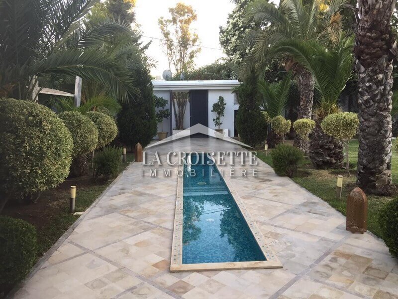 Villa en S+7 située à La Soukra