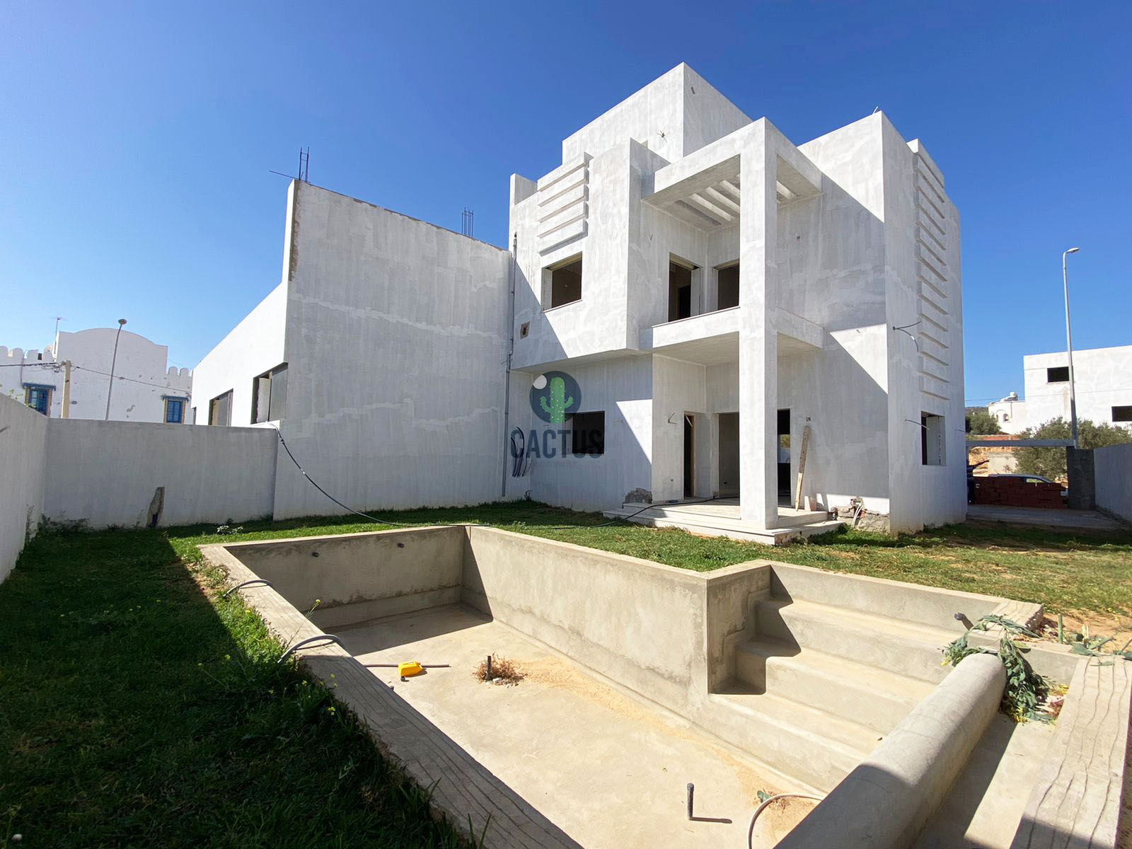 Villa inachevée de 250m² sur un terrain de 335m² à cité diamants, Hammamet nord