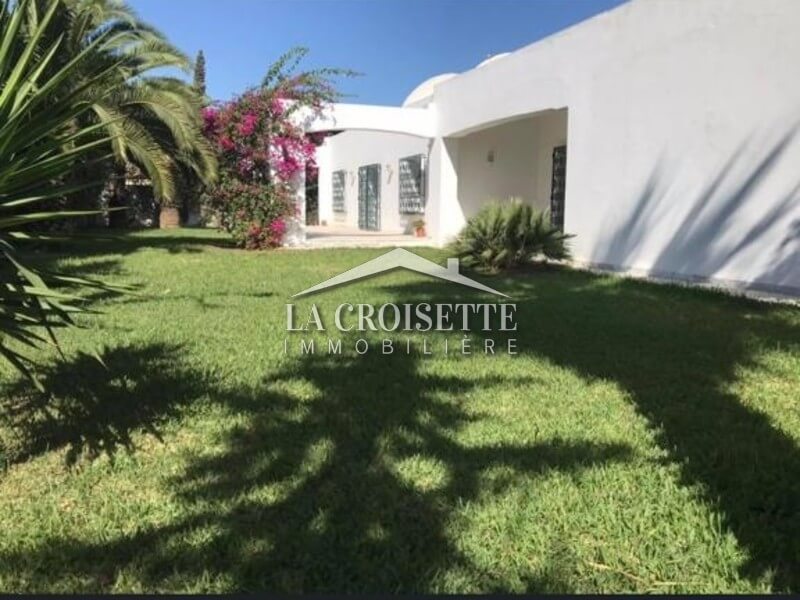 Villa plain pied S+5 avec jardin à la Marsa