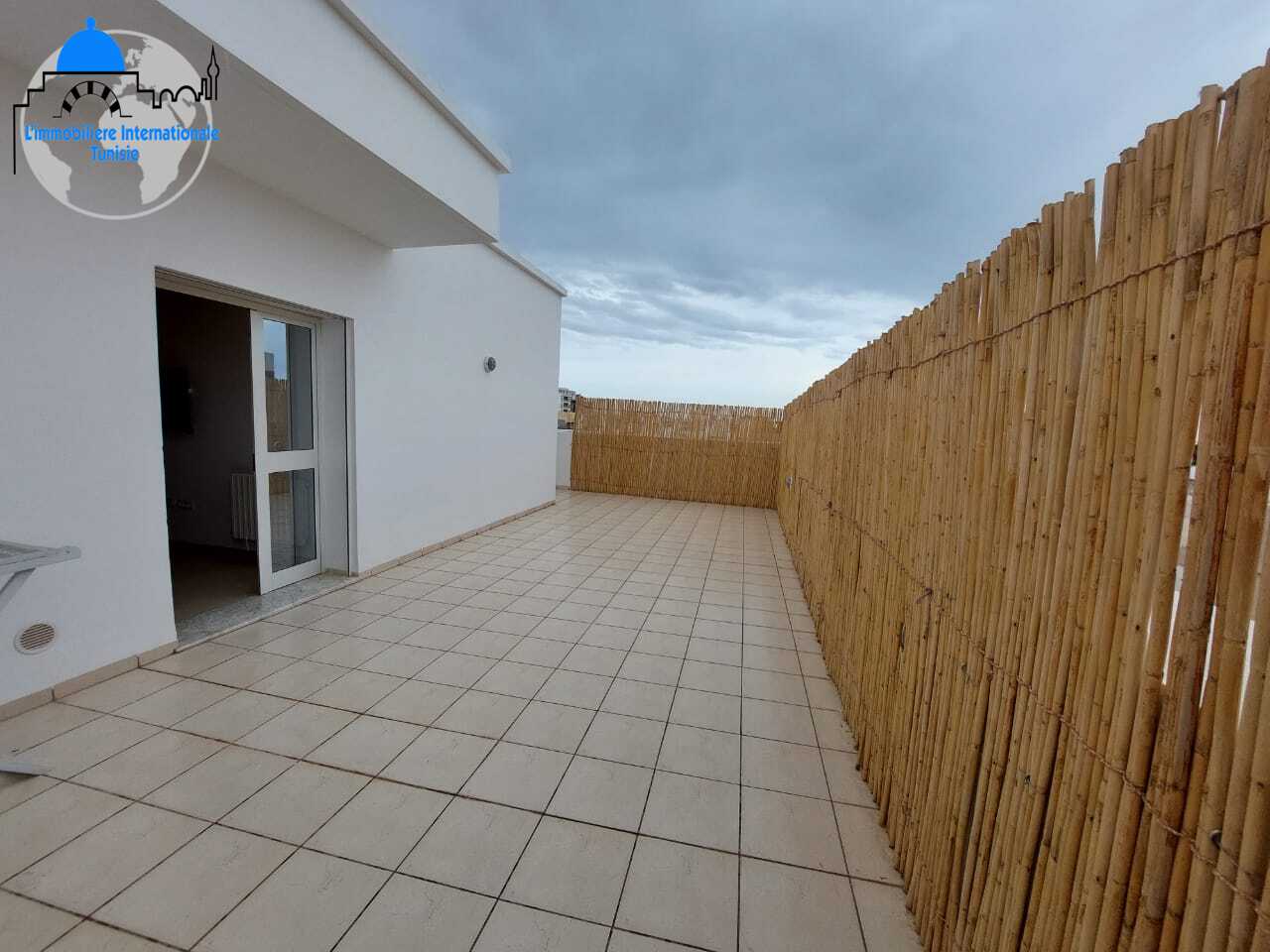 S+1 Meublé dans un immeuble R+2 familiale au 3éme étage sans ascenseur à khzema