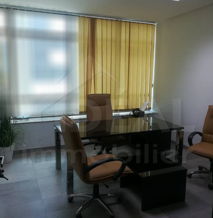 Bureau A+4 aux Berges du Lac 1