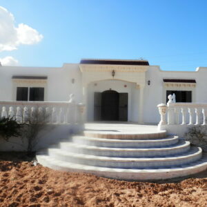 Villa meublée s+2 au bord de la route à Tezdaine Djerba Midoun