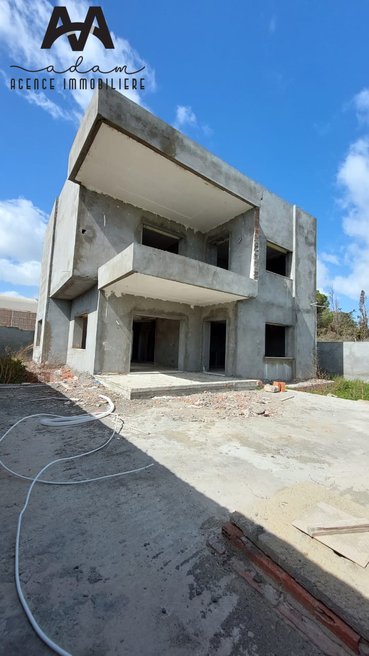 Villa inachevée de 500m² à Sidi Mahrsi, Nabeul