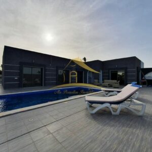 Superbe villa avec piscine pour la location saisonnière à Djerba