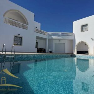 Superbe villa avec piscine pour la location saisonnière à Djerba