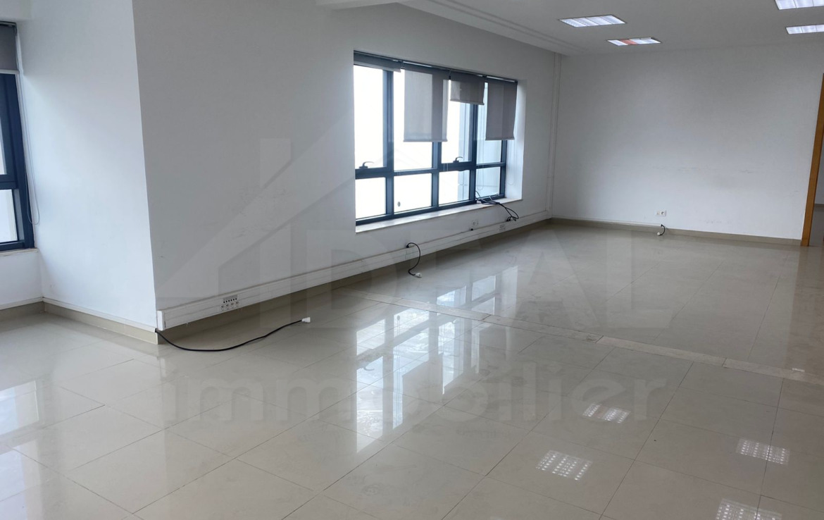 Ultimate Workspace for Your Business: 700 sqm Office at Berges du Lac 1