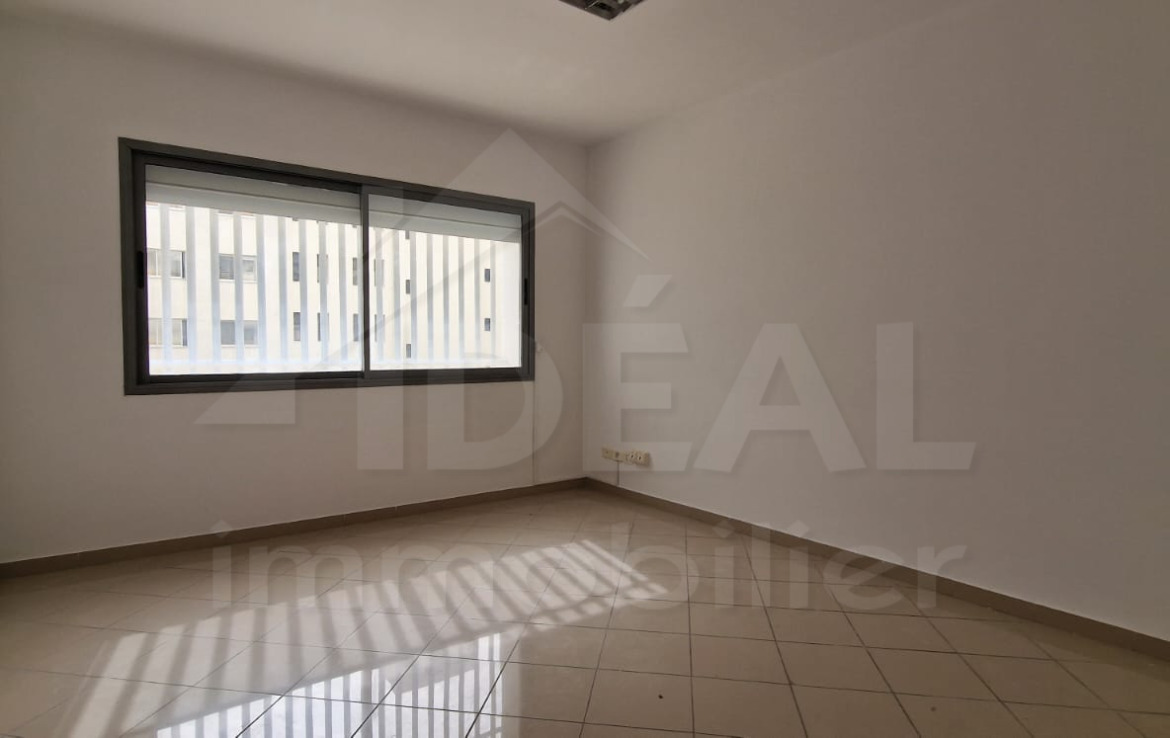 Bureau de 160 m² à Montplaisir