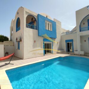 Superbe villa avec piscine à la ZT à Djerba