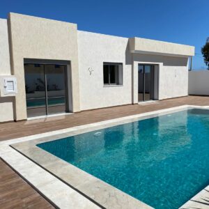Villa moderne, ensoleillée avec piscine et grand Terrain
