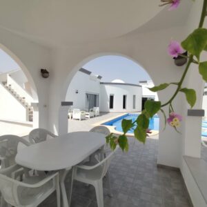 VILLA AVEC PISCINE TOUT NEUVE ET LUMINEUSE MIDOUN DJERBA