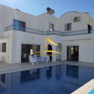 Superbe villa avec piscine à la zone touristique Djerba