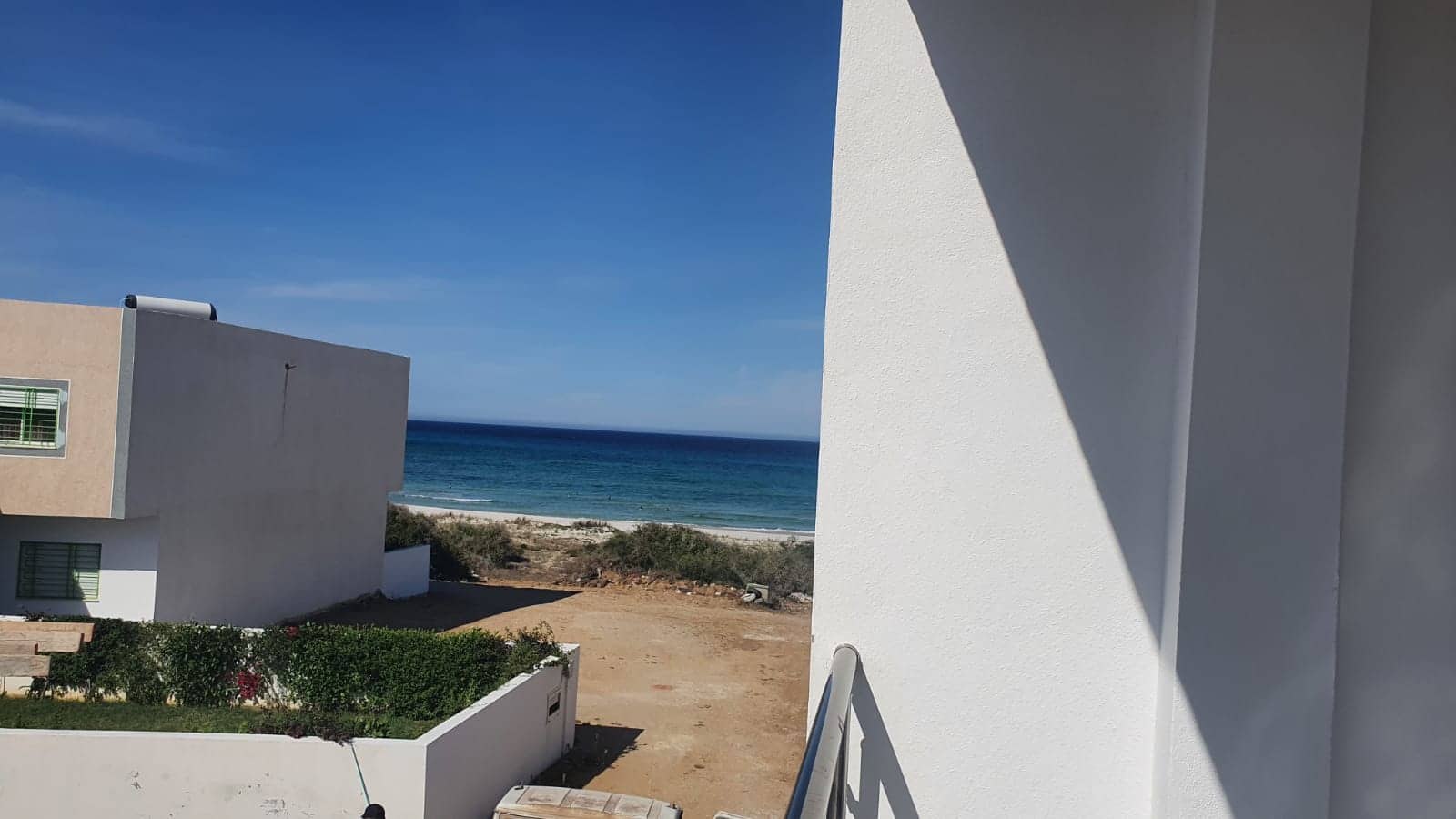 Beachfront Oasis in Ezzahra Hammem Ghezaz, Nabeul: Your Dream Vacation Spot
