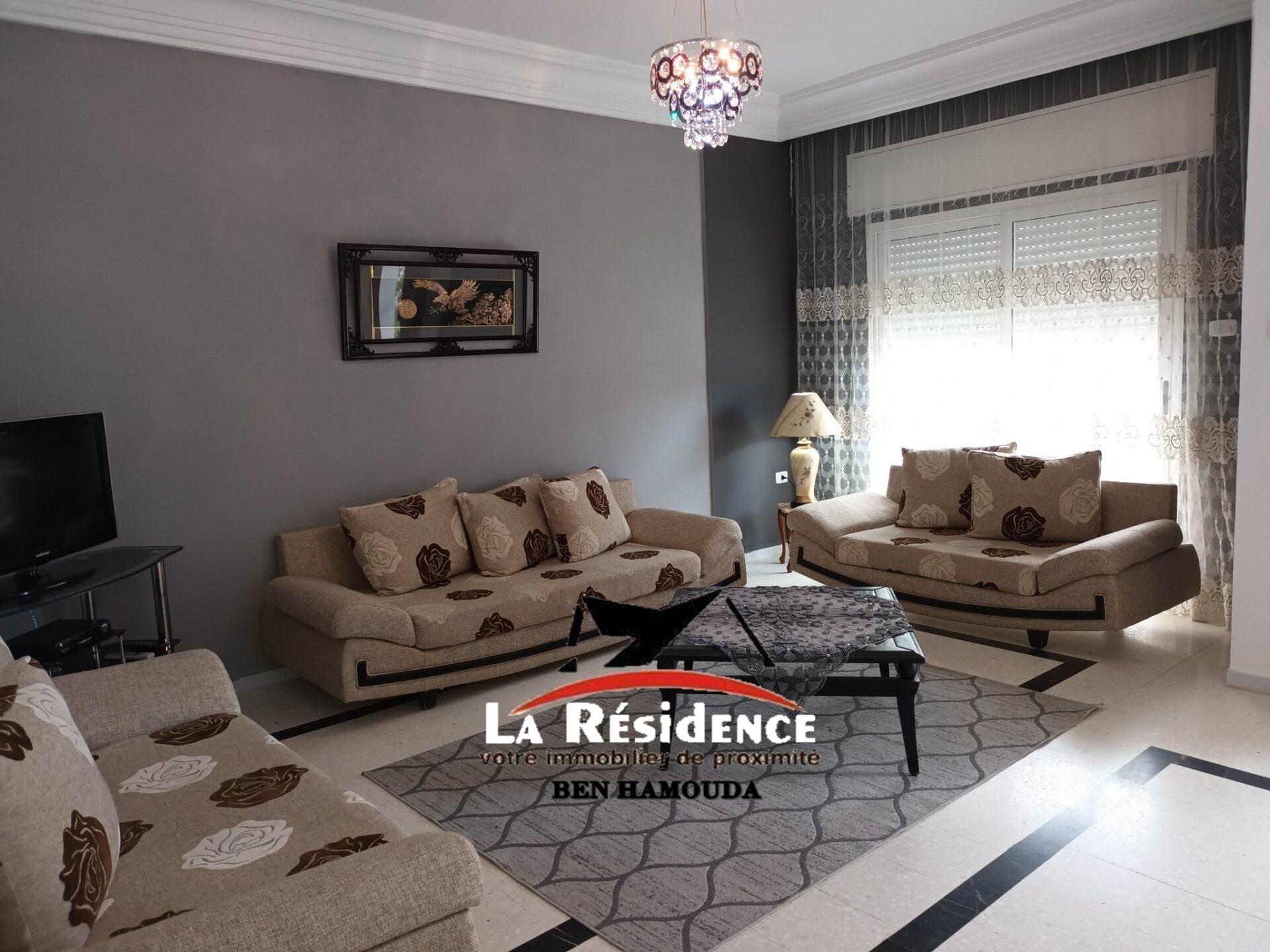 Apartment Description: