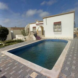 Belle Maison plain pied avec piscine à Tézdaine – Djerba